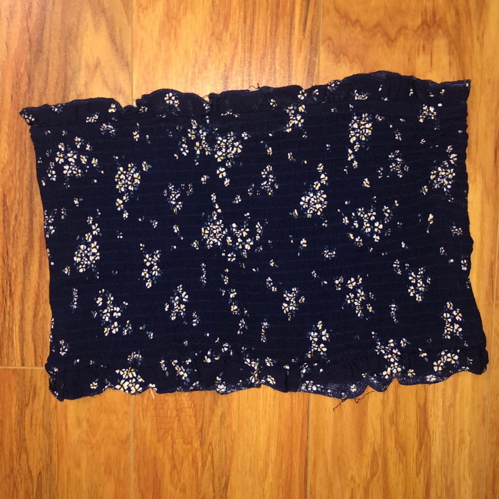 Cute PacSun blue floral tube top 💙